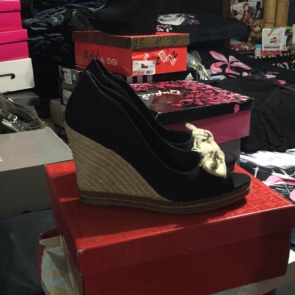 R2 Black and Tan wedge espadrilles size 8